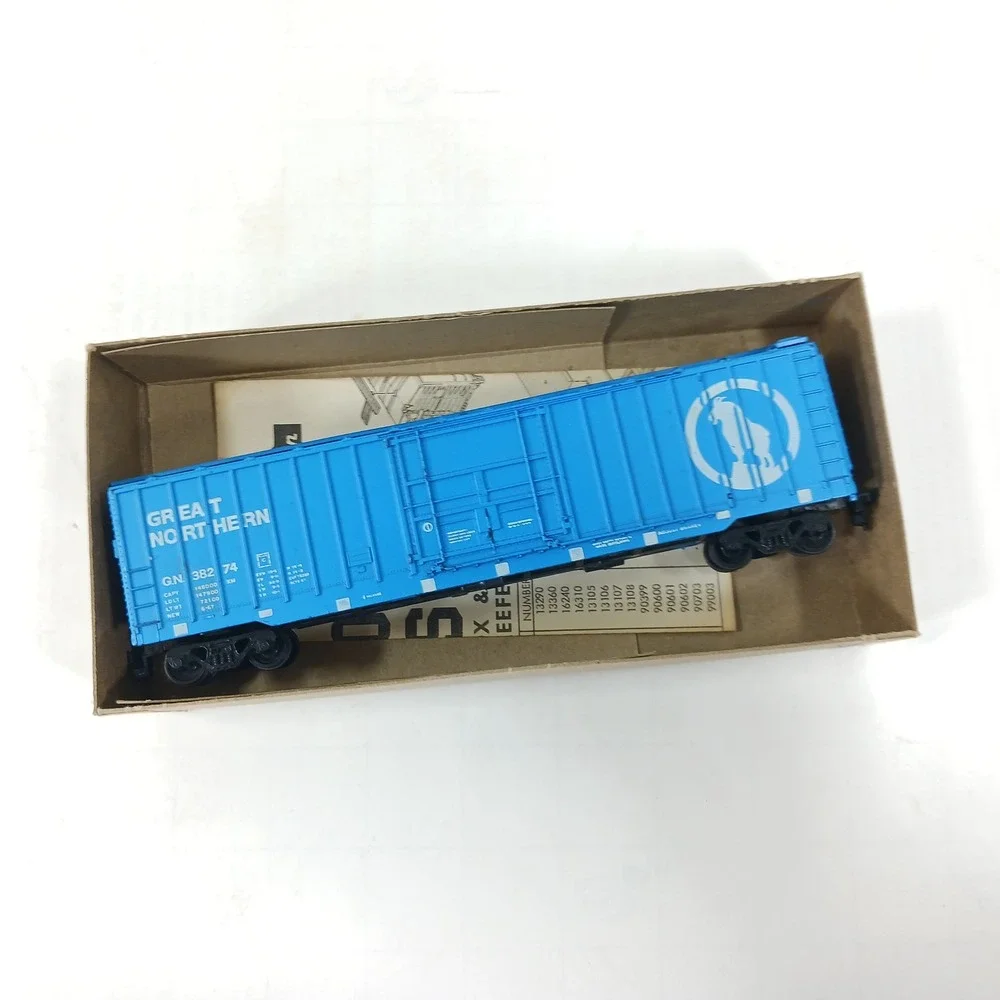 Athearn HO Scale Great Northern 50 Ft Outside Braced Box Car Blue GN 38274 1339